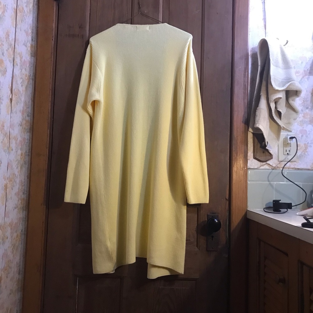 Apart Sweater - Picture 5 of 5